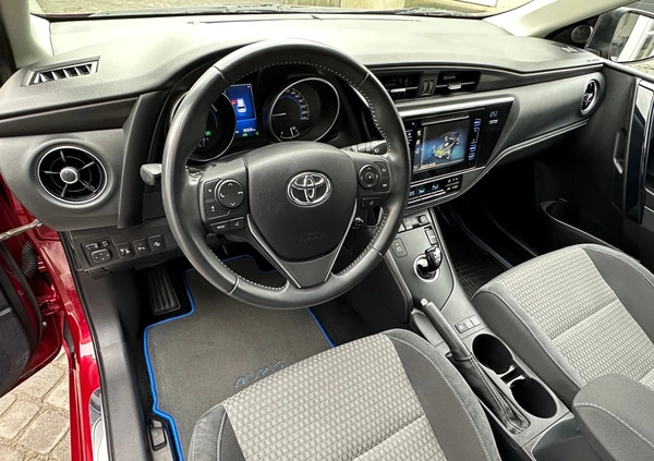 Toyota Auris cena 59900 przebieg: 100400, rok produkcji 2017 z Stąporków małe 781
